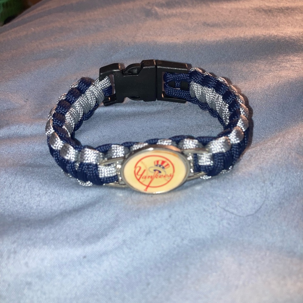 New York Yankees Navy and Silver Braided Paracord Bracelet